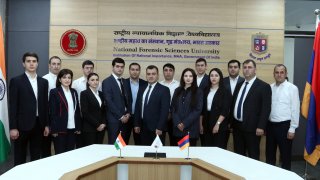 ՀՀ քննչական կոմիտեի նախագահը հանդիպել է Հնդկաստանի դեսպանին և Հնդկաստանում վերապատրաստում անցած քննիչներին